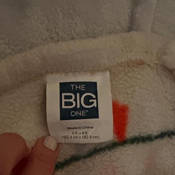 Cozy Fleece Christmas Blanket with Llamas & Lights - Picture 2 of 3